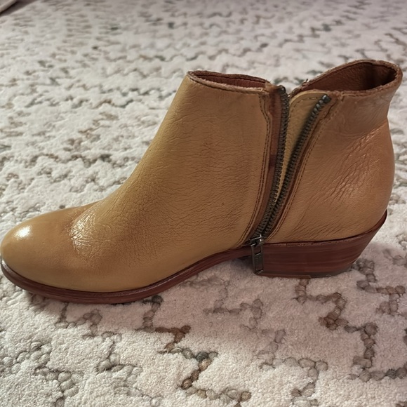 Frye size 7 leather booties never worn - Picture 4 of 6